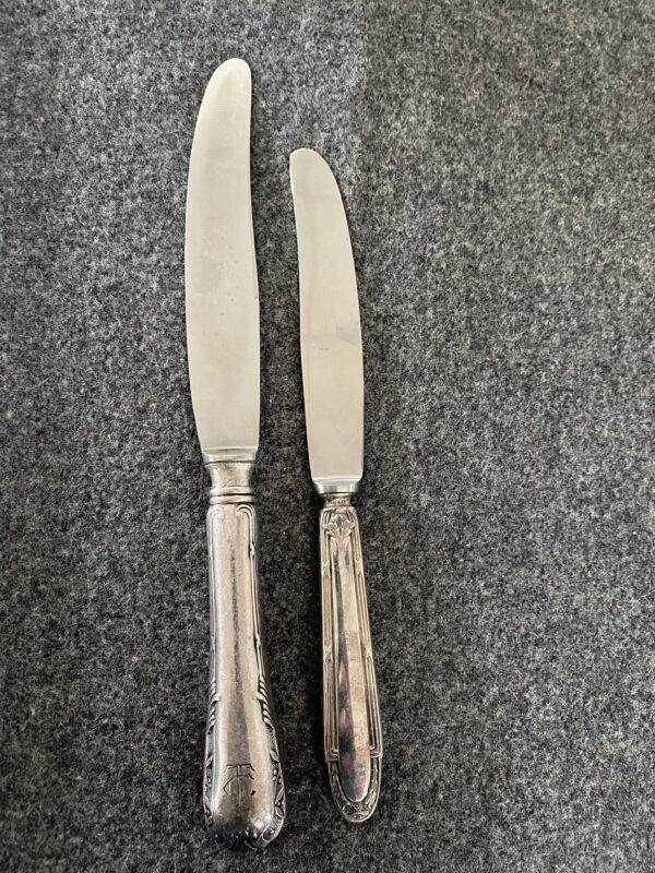 Cuchillo con el logo de la Cª Trasmediterránea