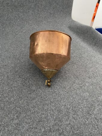 Embudo de latón y cobre perteneciente a buque de la US Navy