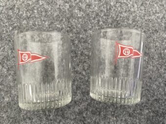 Vasos con logo de la Cª Trasmediterranea