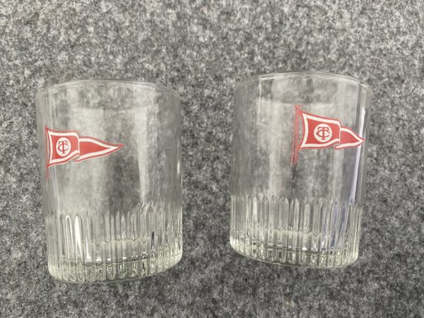 Vasos con logo de la Cª Trasmediterranea