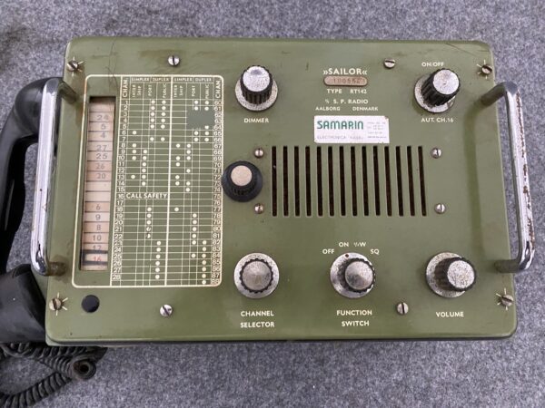 Radio VHF Sailor  Type  RT142