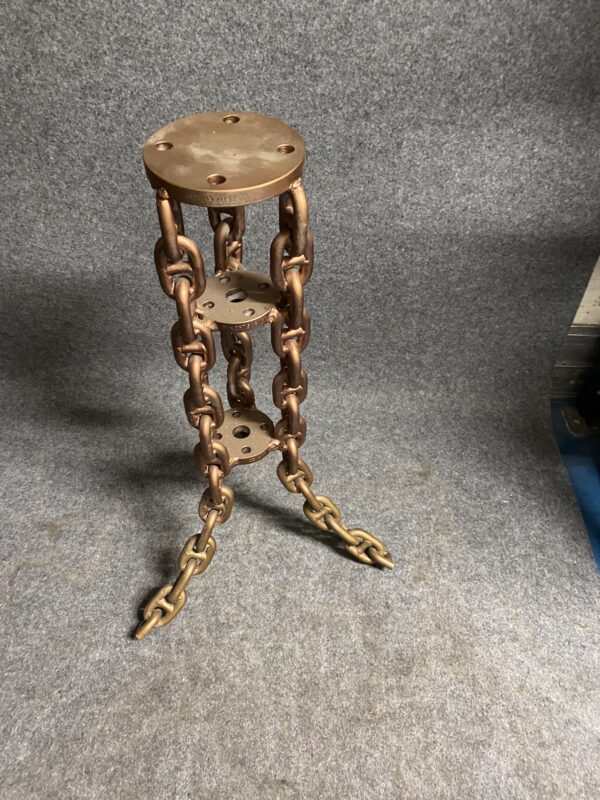 Pedestal hecho de cadena con contrete. - Image 3