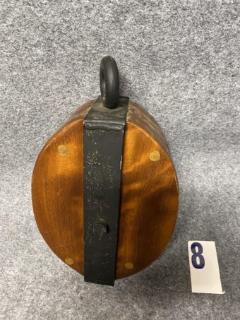 Polea de madera con una roldana de madera
