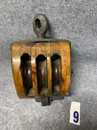 Polea de madera con tres roldanas de madera