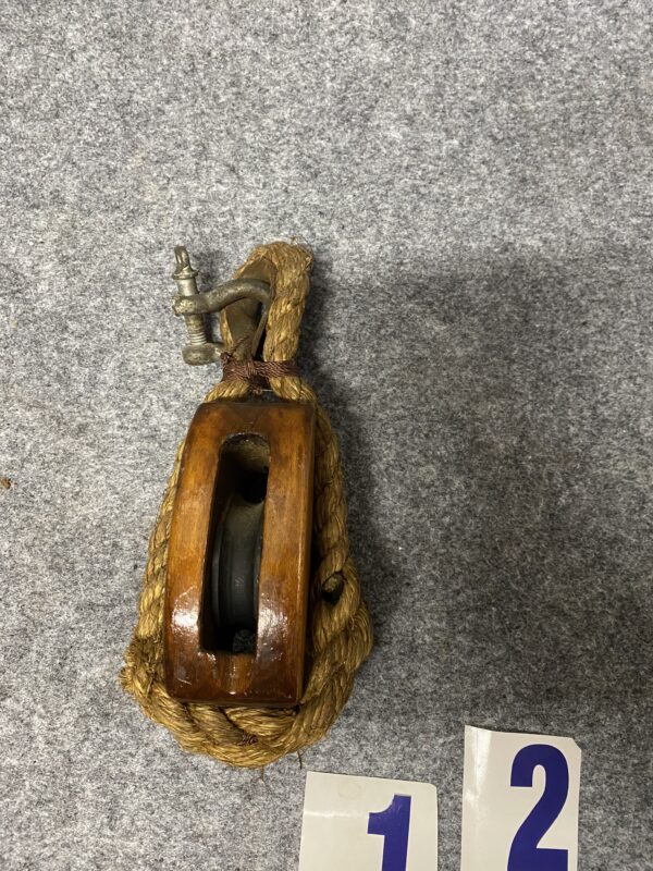 Polea de madera con roldana de hierro - Image 3